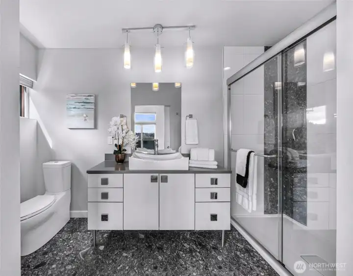 Primary bath with quartz counter vanity.