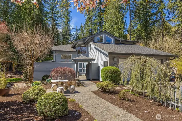 Tucked away on a secluded 1/2 acre sanctuary in the heart of Norway Hill, this immaculate NW Contemporary reveals itself with striking style.