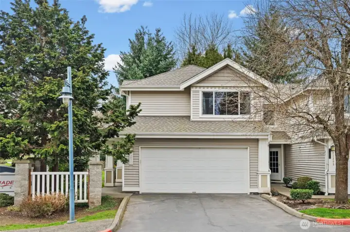 Welcome to this corner lot townhome in the popular Promenade North~