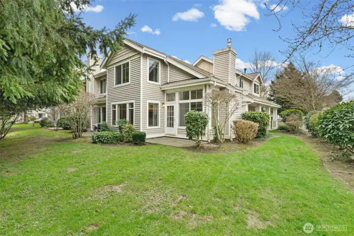 You'll love that back patio and yard area~