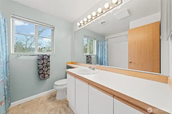 Upstairs community bathroom perfectly positioned next to the two bedrooms~