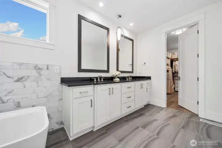 Primary bedroom suite-Walk-in closet