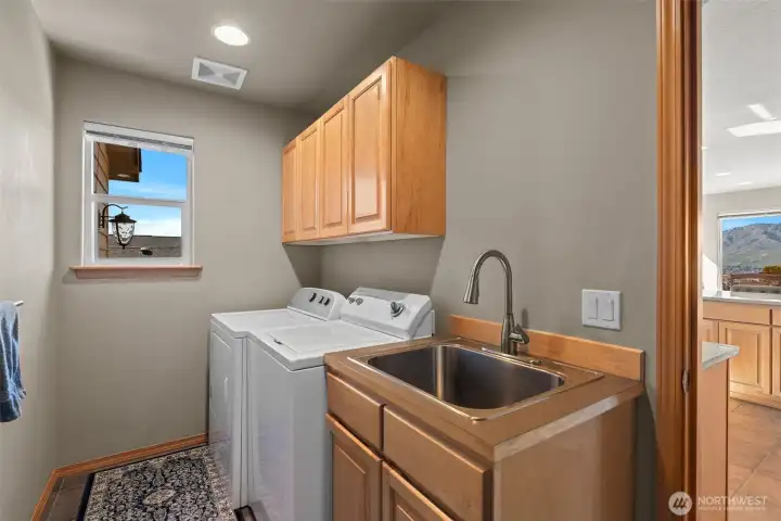 Laundry and garage conveniently off kitchen