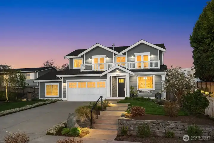 Welome to this custom home with 5 bed/3.75 located in the heart of Houghton with lake, city and mountain views from the 2nd floor. Situaated on an 8350 sq ft lot.