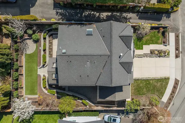 A nice overview of the home situated on a 8,350 sq ft lot.