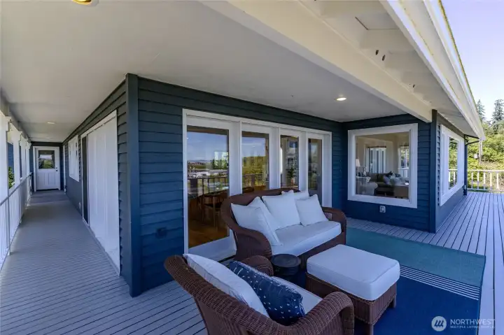 Wrap-Around Deck Wrap-Around Deck