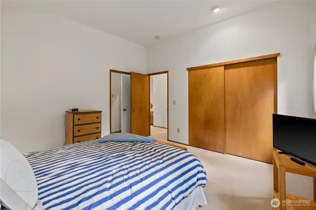 Upstairs bedroom w/ ensuite bathroom & balcony