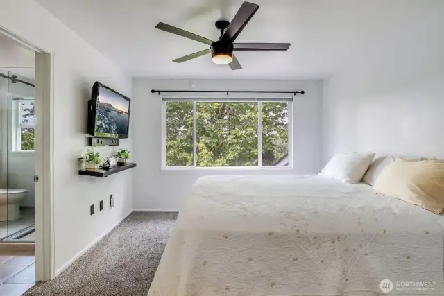 A serene retreat with tranquil backdrop and convenient modern ensuite!