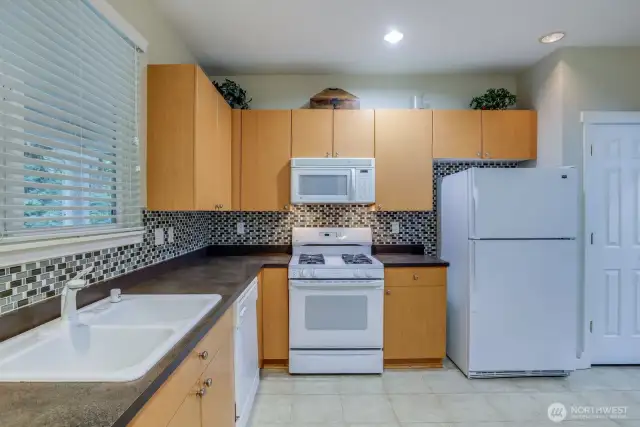 Plenty of space for food prep and presentation.