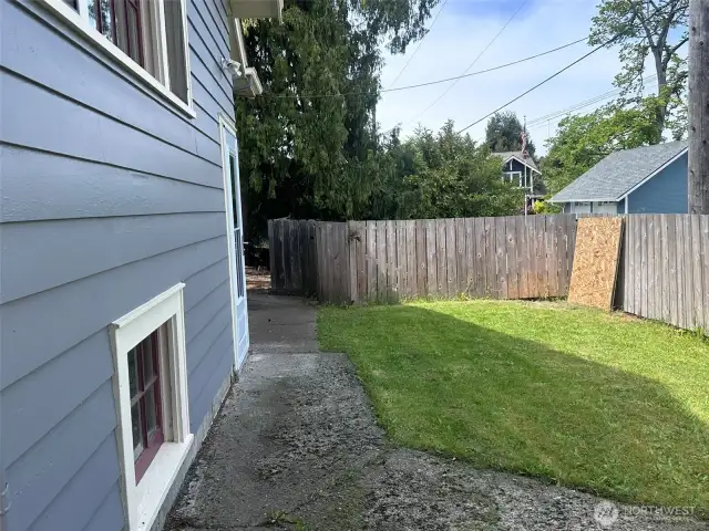 Around towards the back side of the home!