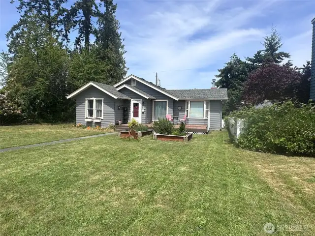 Lot of room to play, garden, or ?