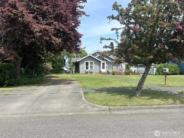 Easy off-street access for additional parking!