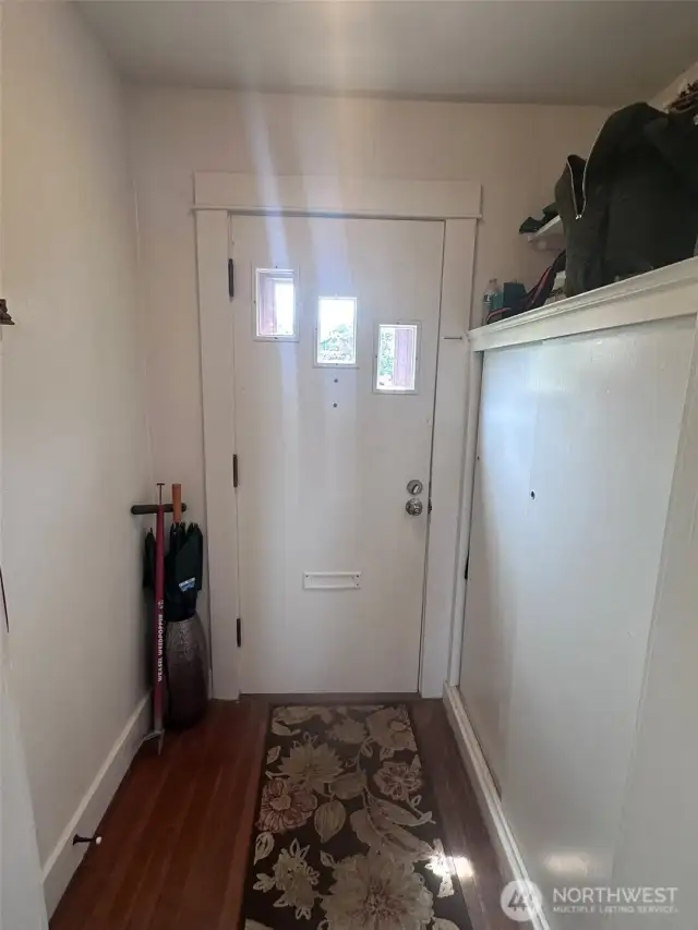 Front door entry area with lots of storage!