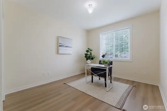 Just inside the front door, you'll find a versatile second bedroom—perfectly sized for a cozy guest room, a creative home office, or a fun kids' space. A thoughtful layout that adapts to your lifestyle needs.