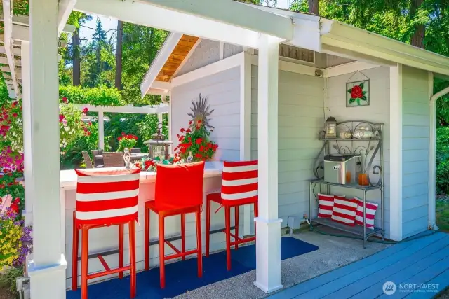 Light and bright this cabana area adds an element of whimsy. Begging you to jump out of the pool and enjoy a cold beverage or a quick bite