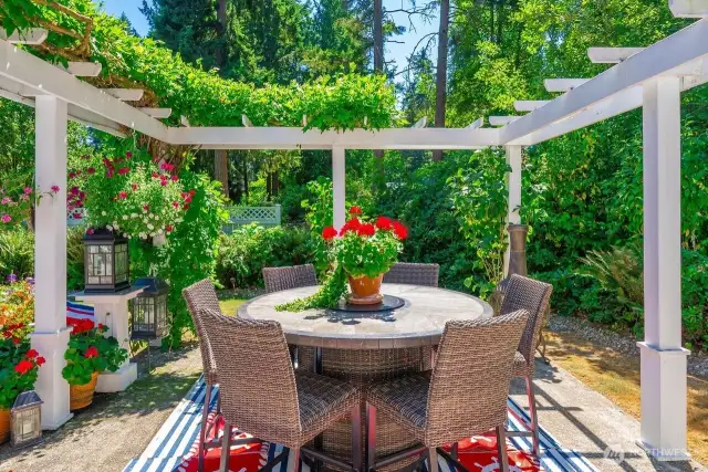 Dine al fresco when ever your heart desires! Surrounded by lush wisteria you can just imagine the fragrance and the conversation that floats into the air inviting you to stay longer.