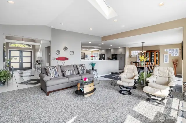 It's easy to entertain as guests can move easilty between living, dining and kitchen.