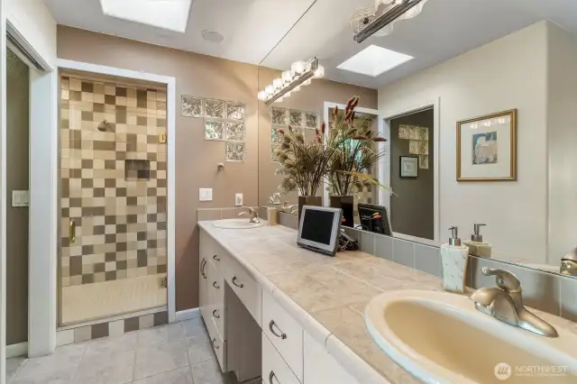 Lots of counter space in the en-suite plus two sinks.