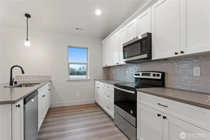 Granite CounterTops, Built-In Appliances