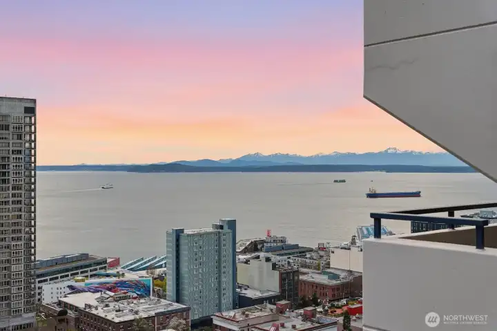 Come home each day to panoramic views of the Olympic Mtns, Elliott Bay, glorious sunsets & twinkling downtown lights all around you.
