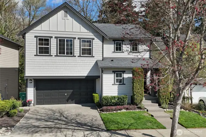 Gorgeous newly painted front extrior