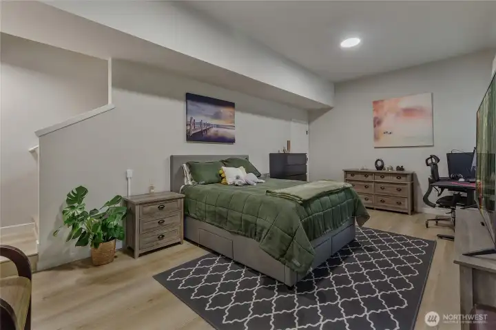 Another view of bonus room