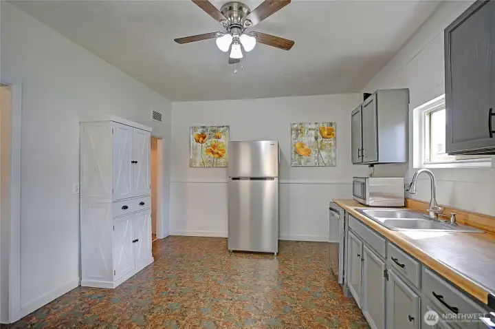 Large kitchen w/ SS appliances.