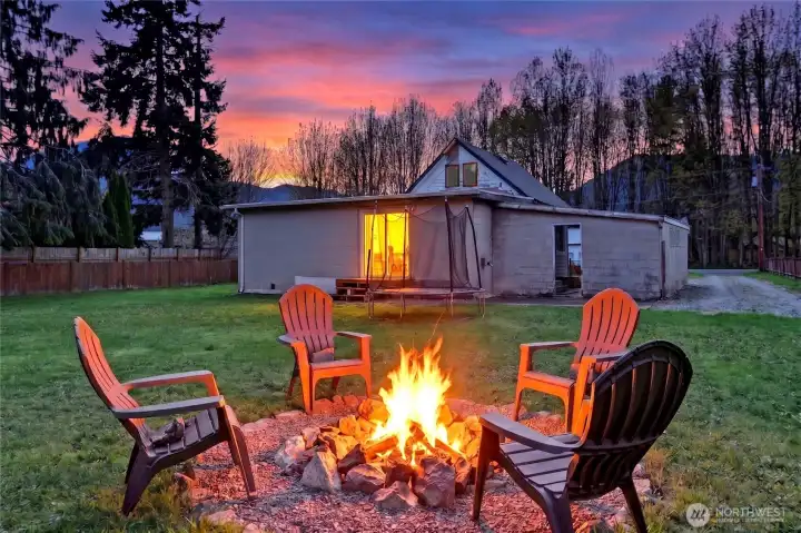 Enjoy the great fire-pit.