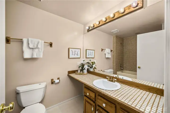 Full hall bath