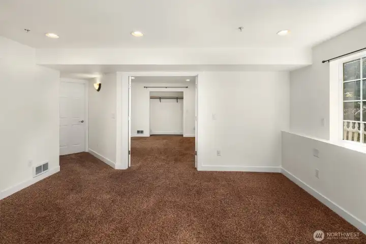 Flexible living space off 4th room - guest space?  Home office?  Gym?