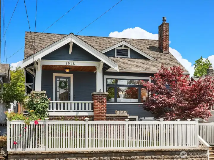 Welcome home to 3918 Wallingford Ave N! Welcome home to 3918 Wallingford Ave N!