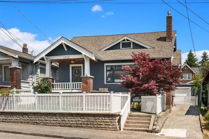 Prime location in Wallingford with a fully fenced front and backyard. Driveway has a gate for a fully fenced backyard. Prime location in Wallingford with a fully fenced front and backyard. Driveway has a gate for a fully fenced backyard.