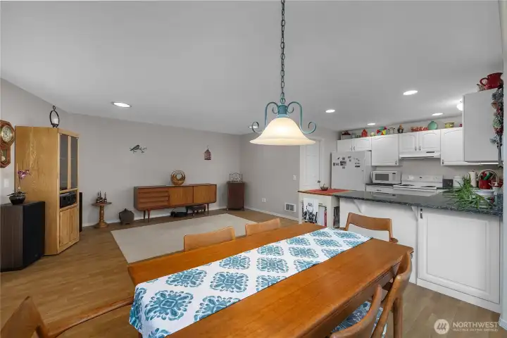 Host holidays and dinner parties with an easy-flow floorplan designed for entertaining. Host holidays and dinner parties with an easy-flow floorplan designed for entertaining.