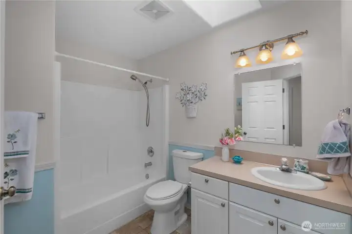 Hall Bath - Full guest bath with updated fixtures, oversized vanity, skylight, and tub/shower combination. Hall Bath - Full guest bath with updated fixtures, oversized vanity, skylight, and tub/shower combination.