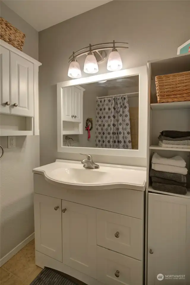 Lovely vanity and good storage in this bath.