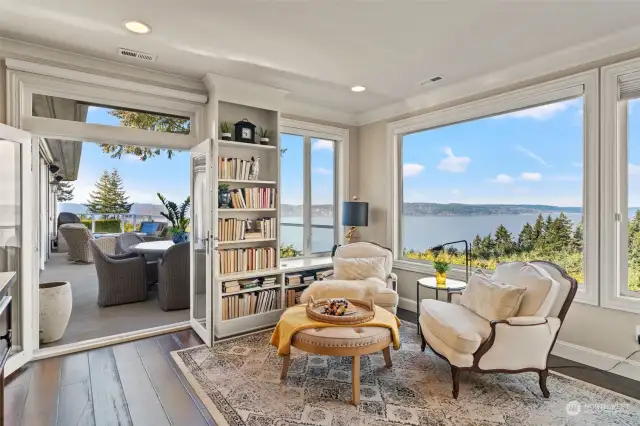 Primary suite sitting area with built-in book cases and access to the view deck.