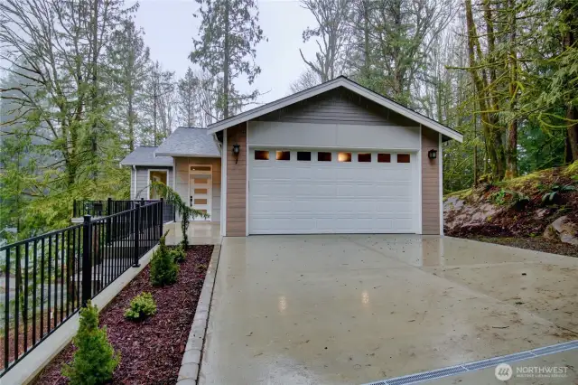 Loads of Parking on this Easy Access Driveway.