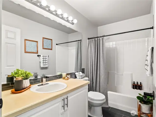 Full guest bath - both bathrooms have new toilets.