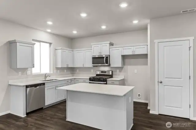 Photo's are for representational purposes only. Colors and finishes may differ.