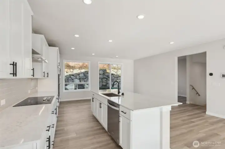 Disclaimer Secondary photos of same floor plan on different lot in different community: Photos are from another Luna, finishes, upgrades, and features may vary.