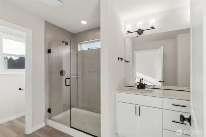 Disclaimer Secondary photos of same floor plan on different lot in different community: Photos are from another Luna, finishes, upgrades, and features may vary.