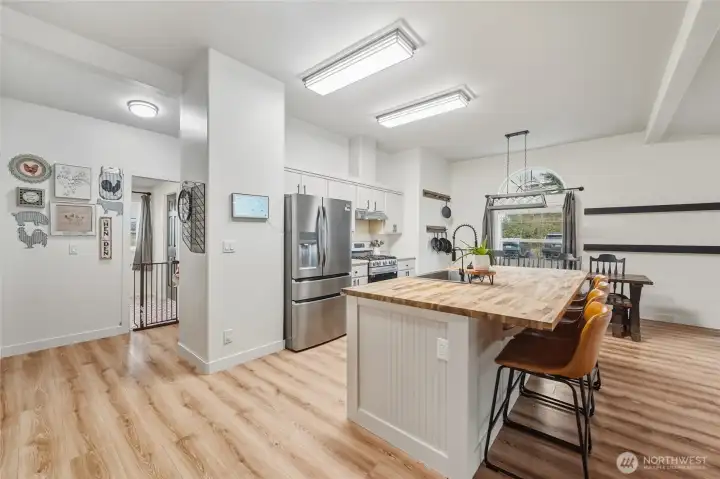 new stainless appliances and new light fixtures