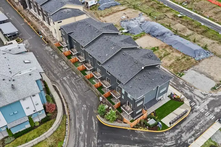 Photographs are for illustrative purposes only. Features, finishes, interior/exterior colors, landscaping and floorplan shown may vary from actual homes built