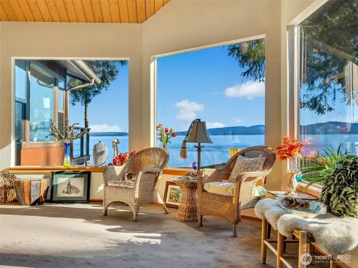 On clear days, you can enjoy views of Mount Adams and Mount St. Helens from your living room.