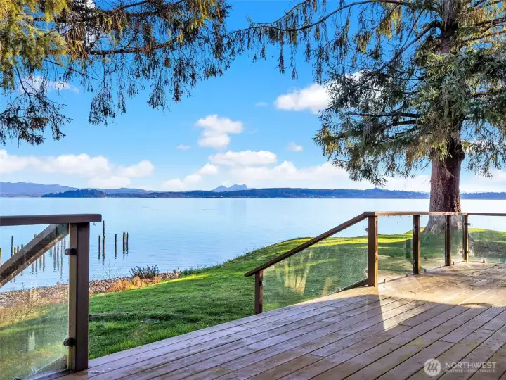 Enjoy gatherings with exquisite views of Astoria and saddle mountain.