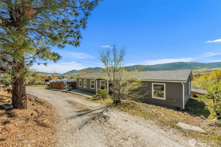 Welcome home to 1053 S Perry Ave.