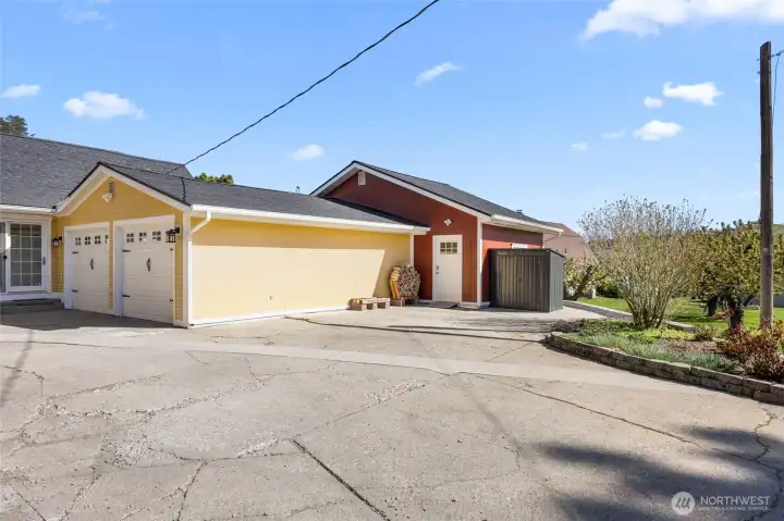 2 car garage + workshop/ art studio