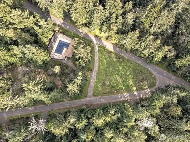 The community swimming pool just a very short walk away!