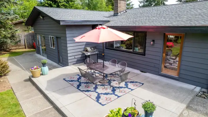 Relax on your patio and enjoy your privacy but still be close to shopping.