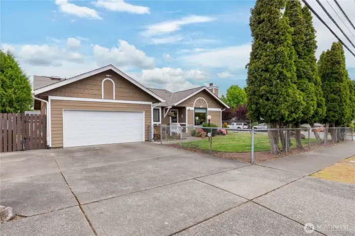 Room for it all! Wide driveway and a gated side yard offer versatile parking options for a boat, small trailer, or secondary vehicle.